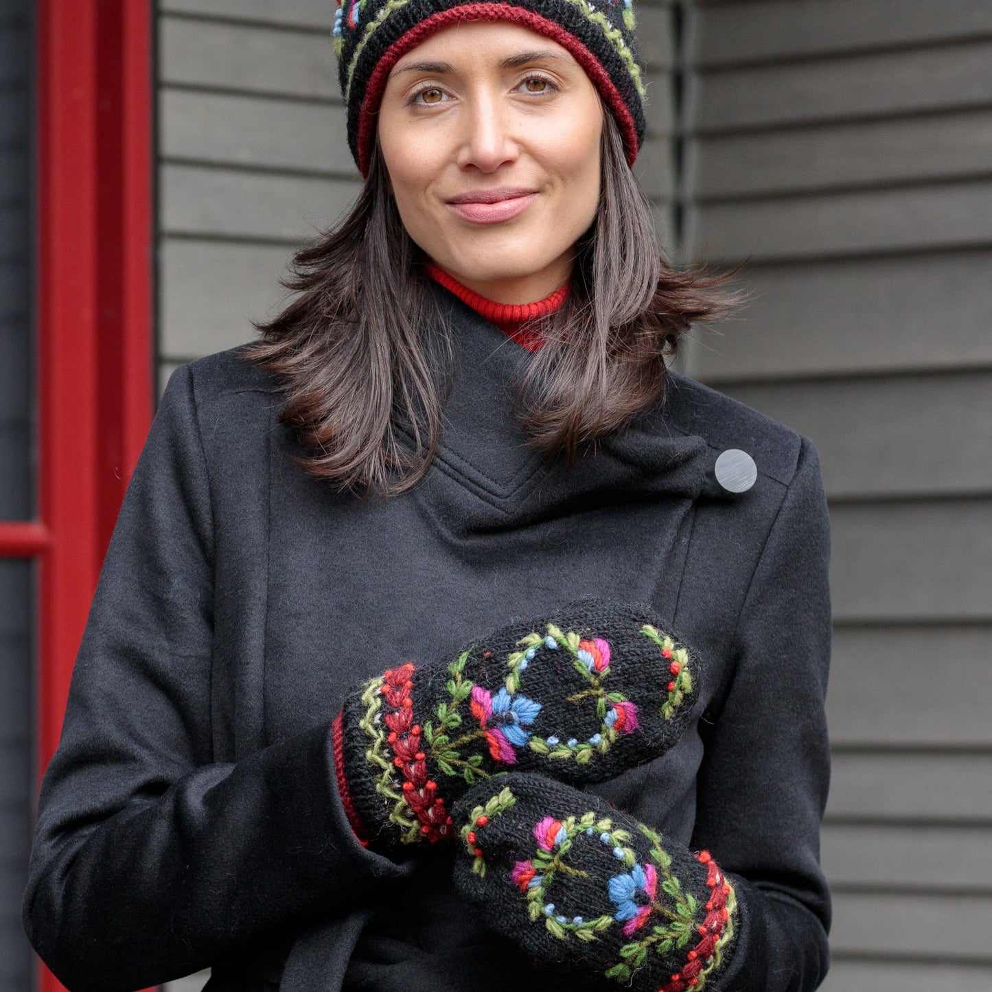 Munich Embroidered Wool Mittens: Black