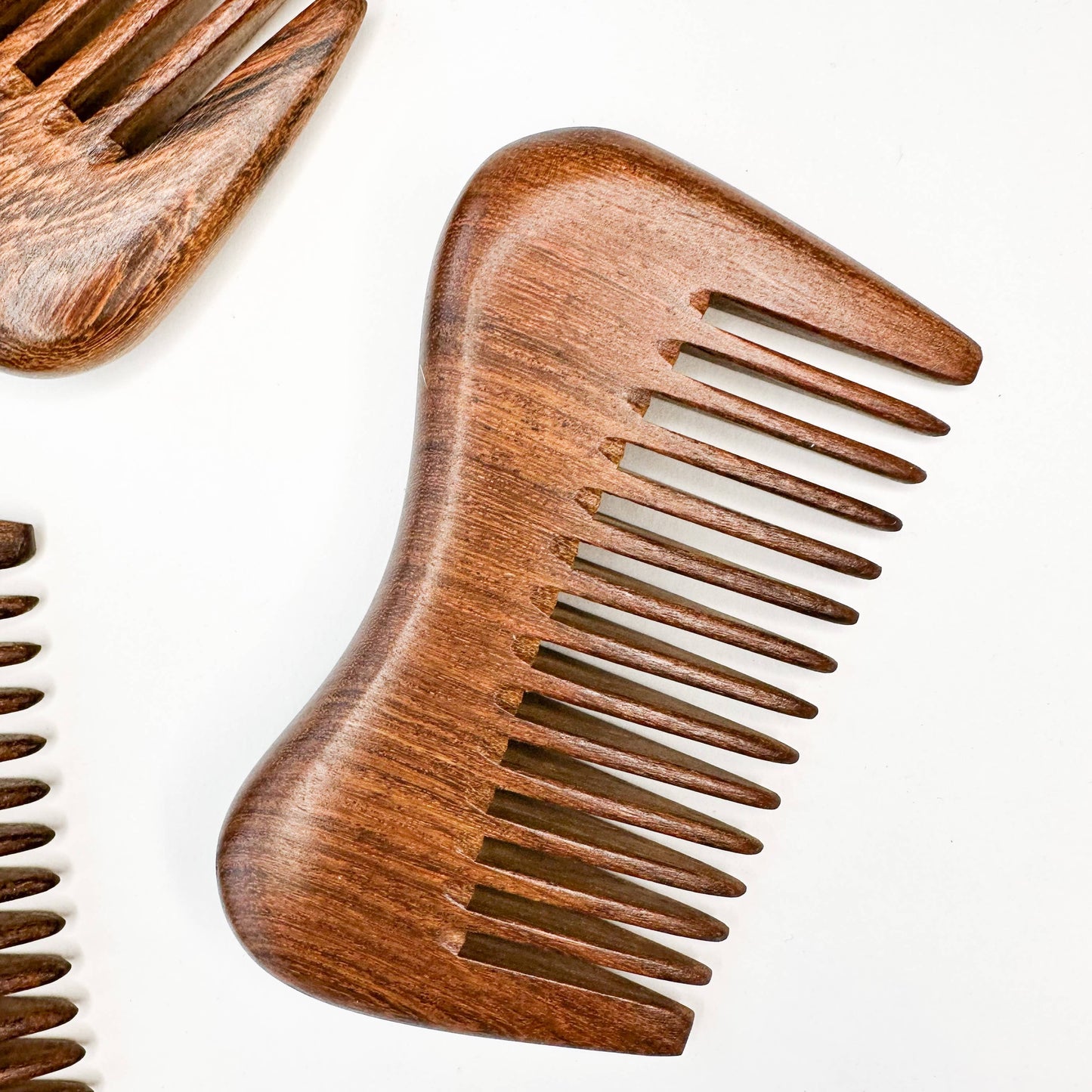 Eco-Friendly Natural Sandalwood Detangling Comb: Comb