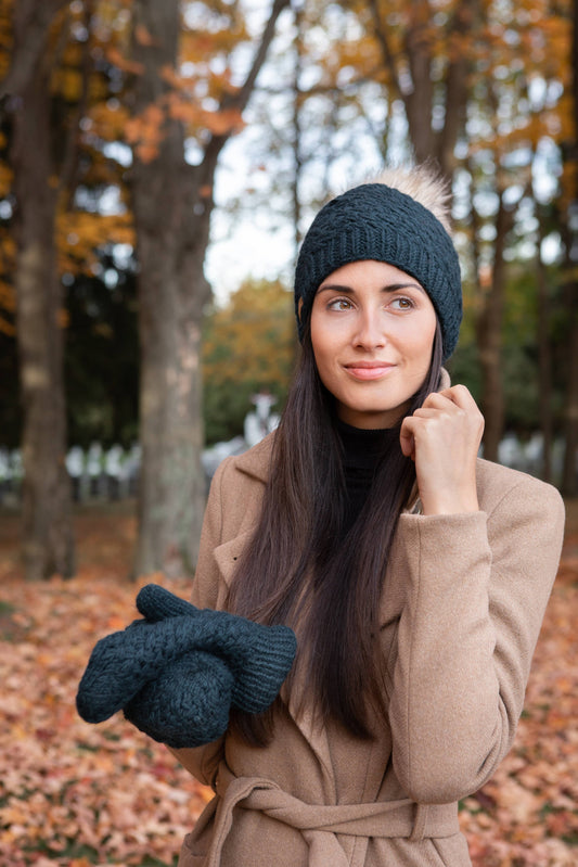 Palermo Wool Mittens with Textured Stitch: Deep purple