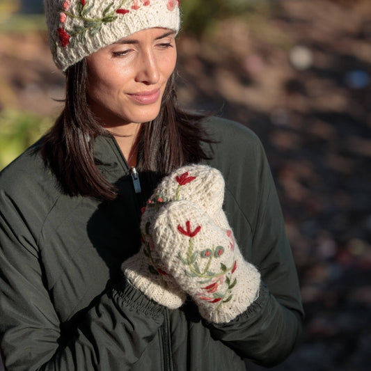 Naomi Embroidered Wool Hand Knit Mittens: Ivory